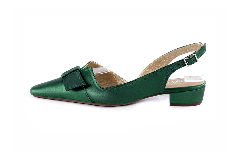 French elegance and refinement for these emerald green dress slingback shoes, with a knot, 
                available in many subtle leather and colour combinations. The pretty French spirit of this beautiful pump will accompany your steps nicely and comfortably.
To be personalized or not, with your materials and colors.  
                Matching clutches for parties, ceremonies and weddings.   
                You can customize these shoes to perfectly match your tastes or needs, and have a unique model.  
                Choice of leathers, colours, knots and heels. 
                Wide range of materials and shades carefully chosen.  
                Rich collection of flat, low, mid and high heels.  
                Small and large shoe sizes - Florence KOOIJMAN